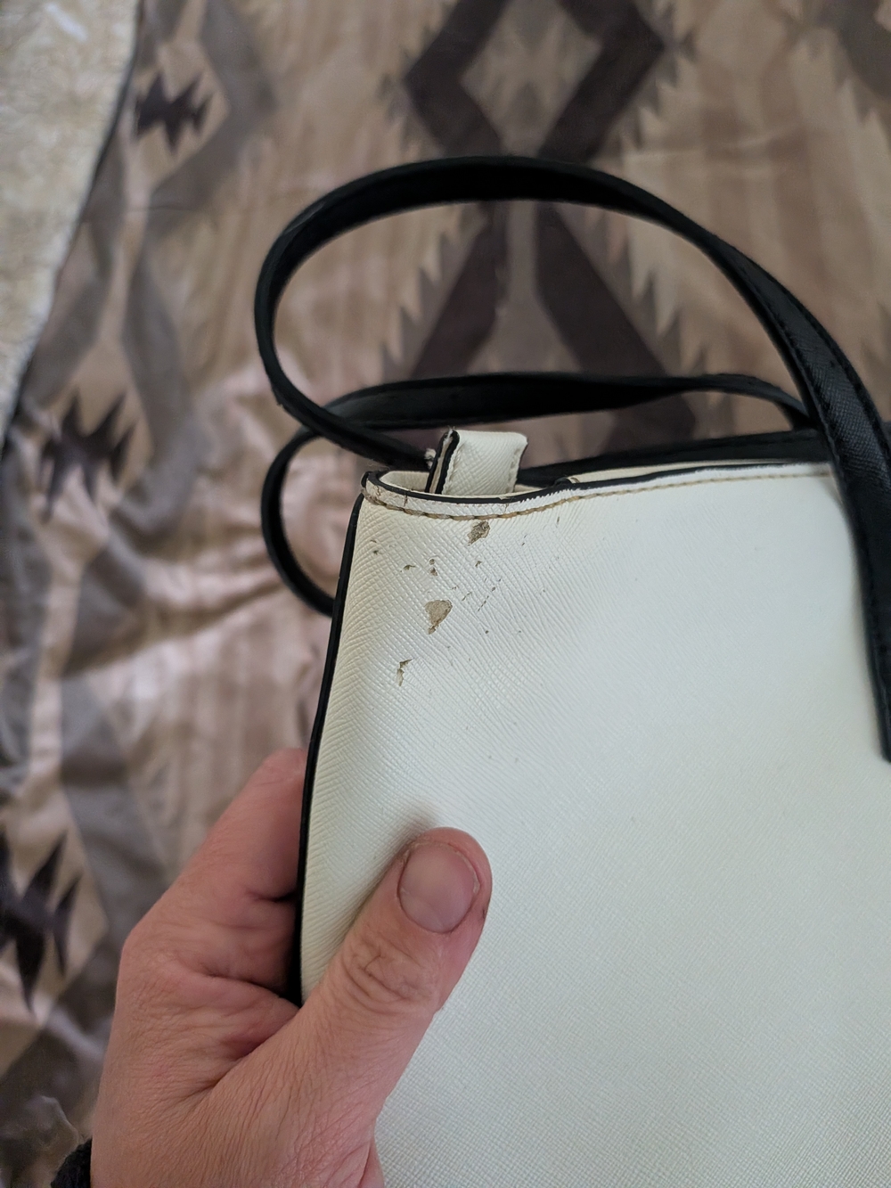 GUESS Black & White Floral Shoulder Bag - Picture 3 of 9